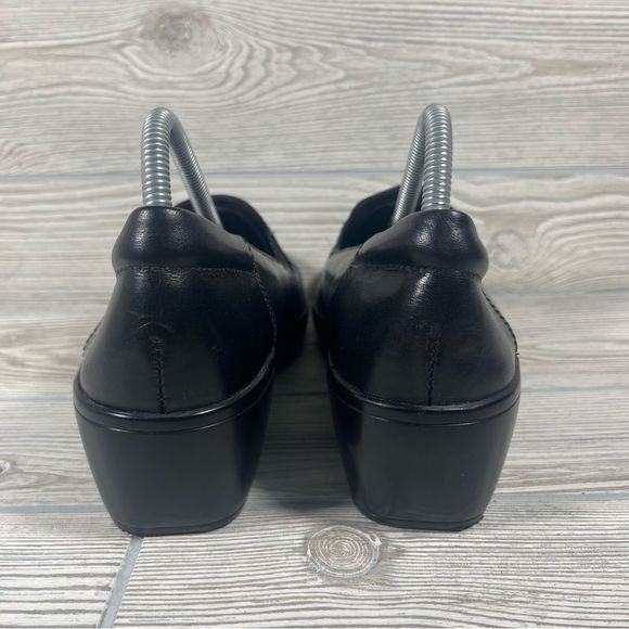 Clarks Collections Black Leather Low Heel Wedge Slip On Shoe - Women’s 10 - Picture 4 of 9
